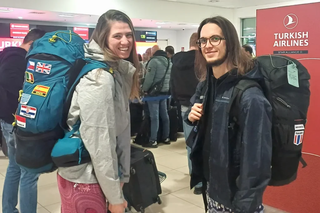 Autori del blog Wai2Venture con lo zaino da viaggio